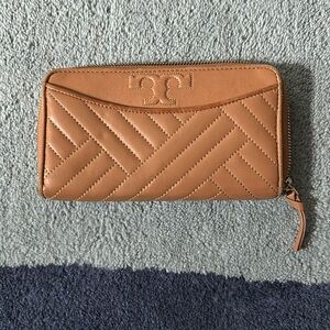 Tory Burch tan quilted leather continental wallet